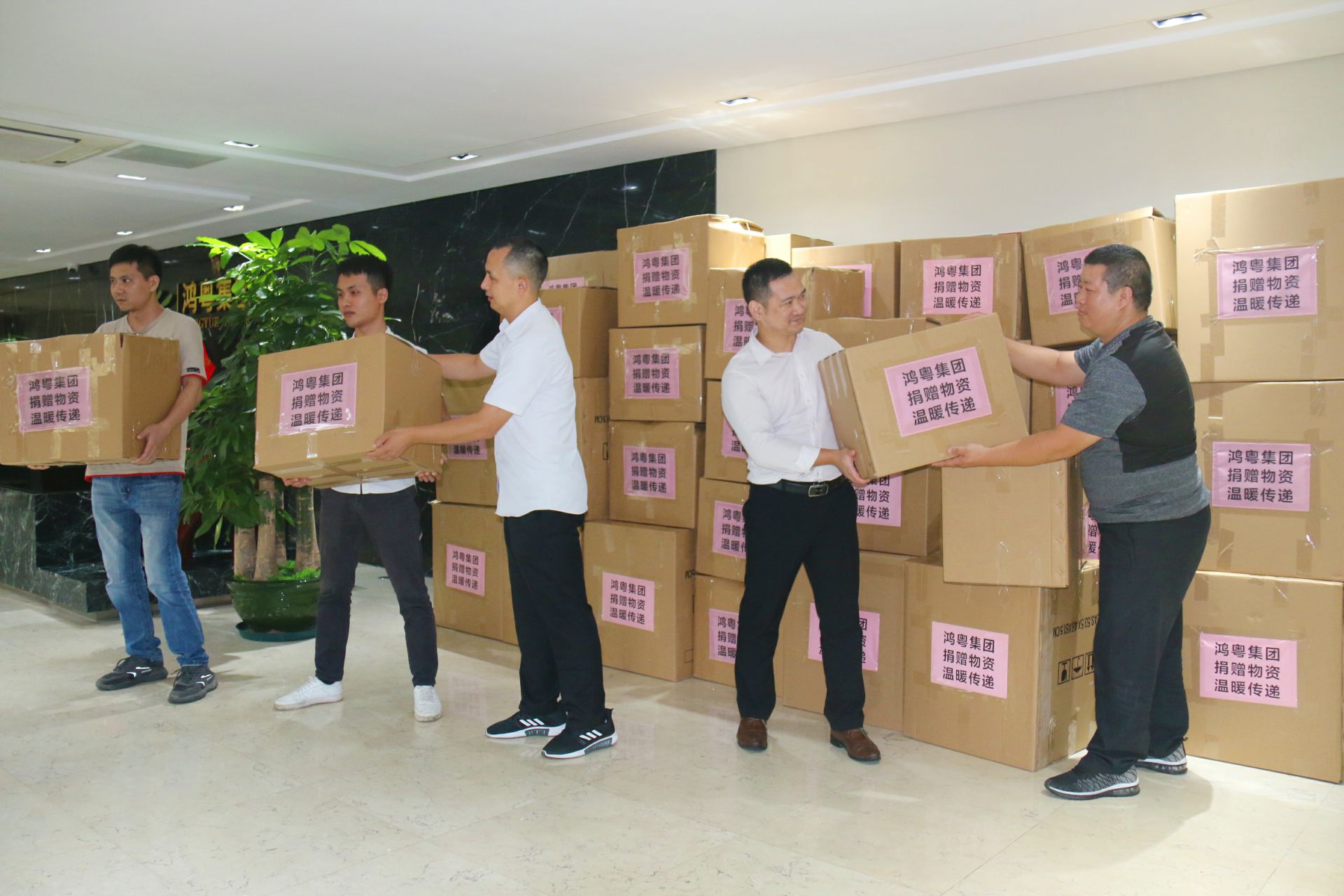 MK官方端网站登录入口-MK(中国)公益回顾丨家国同欢月同圆 温暖满载甘孜州(图2) MK官方端网站登录入口-MK(中国)公益回顾丨家国同欢月同圆 温暖满载甘孜州(图2)