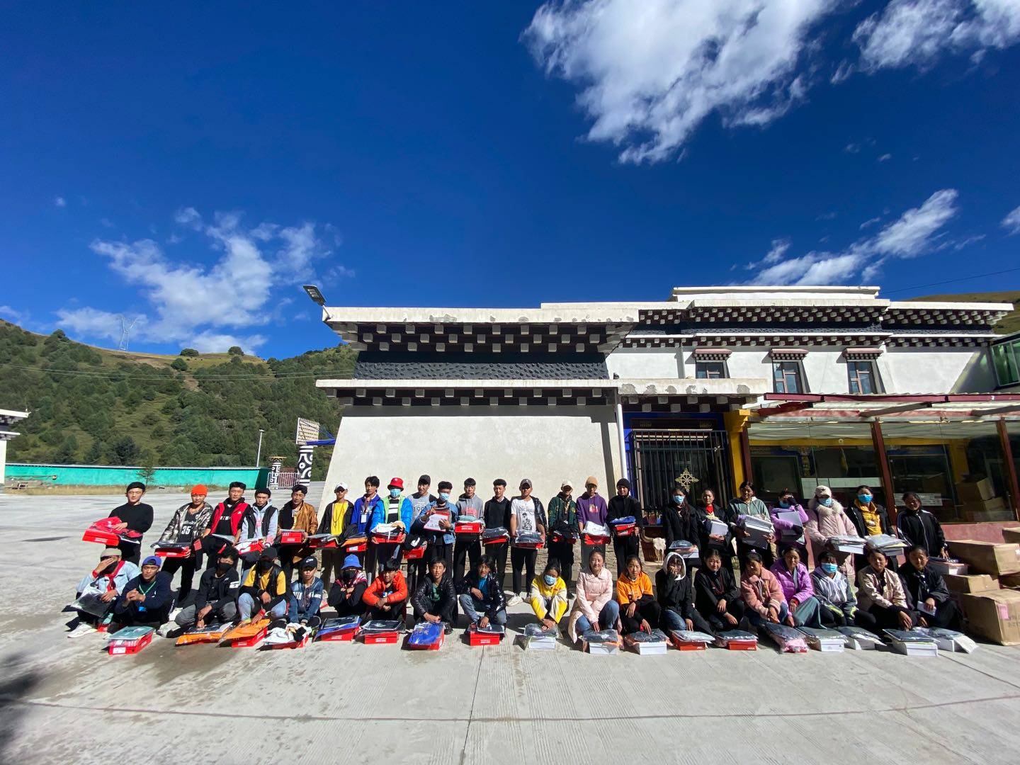 MK官方端网站登录入口-MK(中国)公益回顾丨家国同欢月同圆 温暖满载甘孜州(图8) MK官方端网站登录入口-MK(中国)公益回顾丨家国同欢月同圆 温暖满载甘孜州(图8)