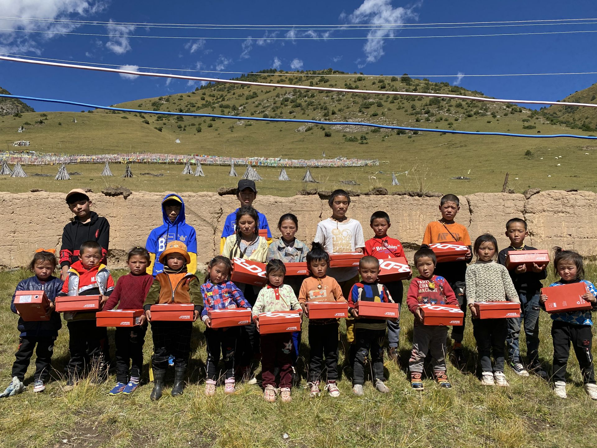 MK官方端网站登录入口-MK(中国)公益回顾丨家国同欢月同圆 温暖满载甘孜州(图13) MK官方端网站登录入口-MK(中国)公益回顾丨家国同欢月同圆 温暖满载甘孜州(图13)